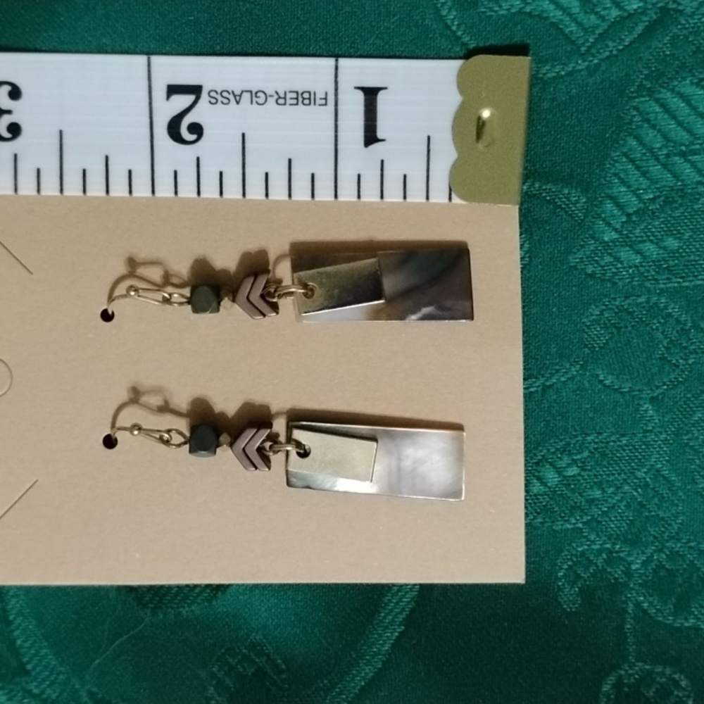 MOTHER OF PEARL DANGLE EARRINGS  NWOT - Picture 4 of 5